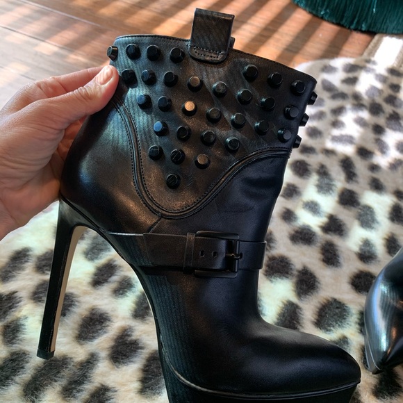Michael Kors Studded bootie- size 9 - Picture 2 of 5